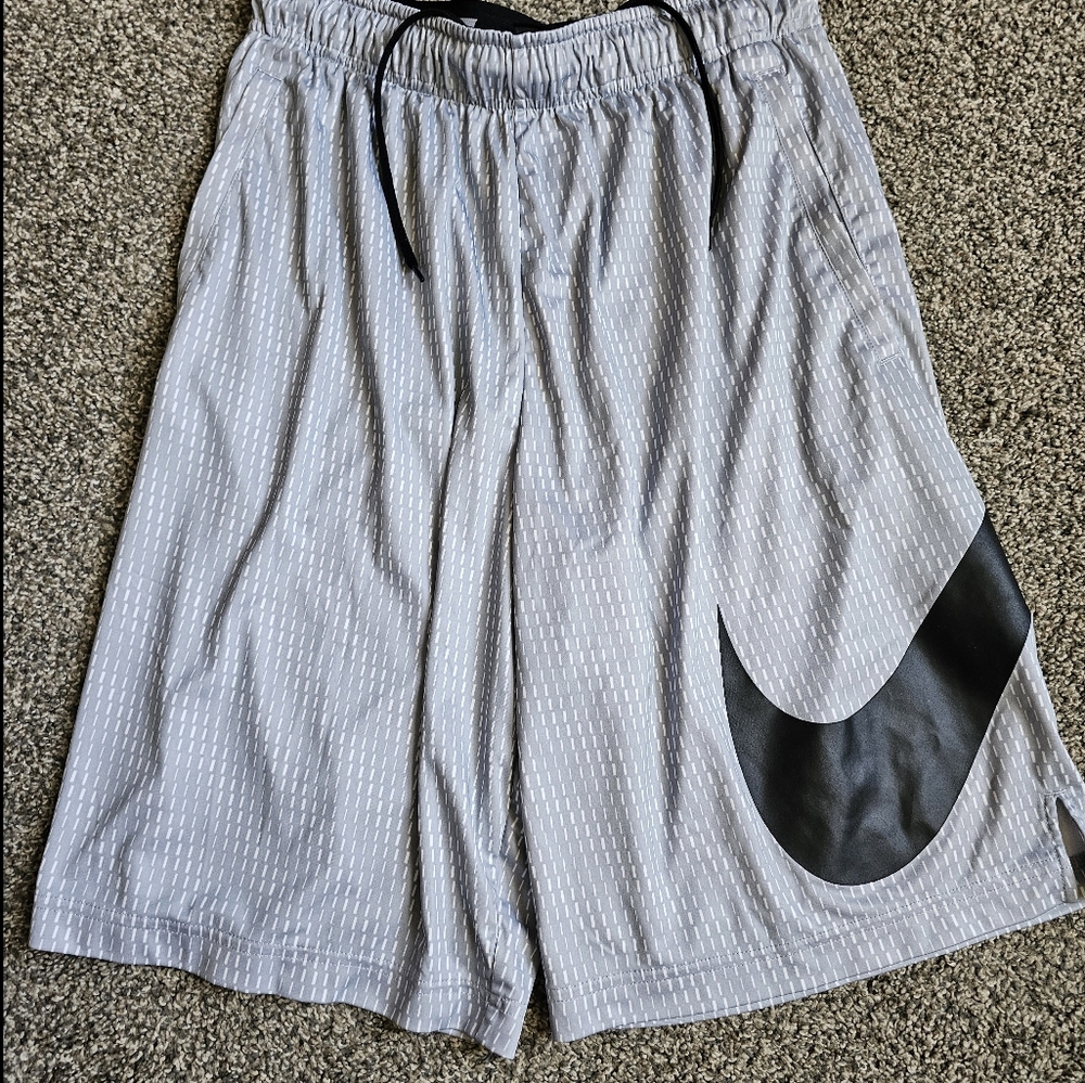 Nike Sportswear Men’s Big Swoosh Logo Dri-fit Sweatpant Shorts Size M Gray